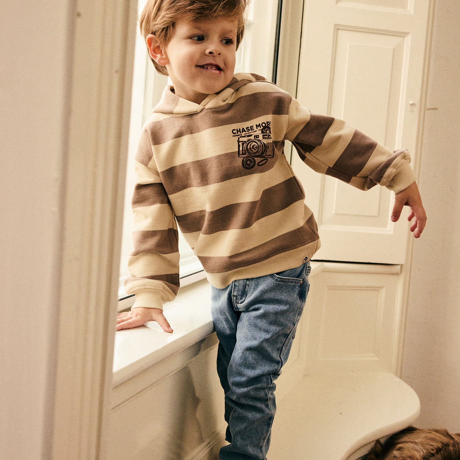 Sweater - Backprint - Plaza Taupe